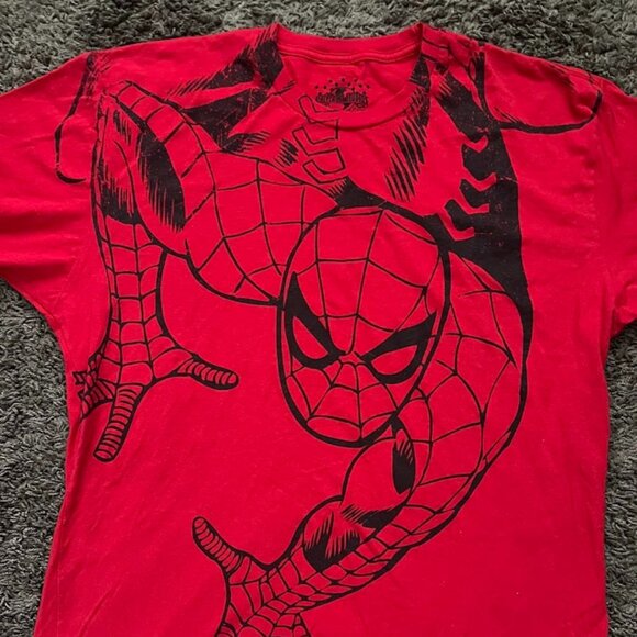 Universal Studios Marvel Spiderman Red Short Sleeve T-Shirt Size Large - Picture 5 of 8